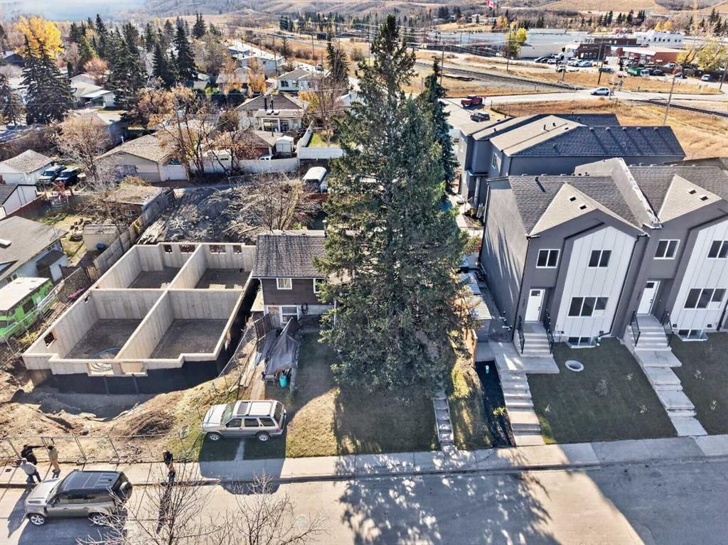 6503 33 Avenue NW, Calgary — photo 3 of 12