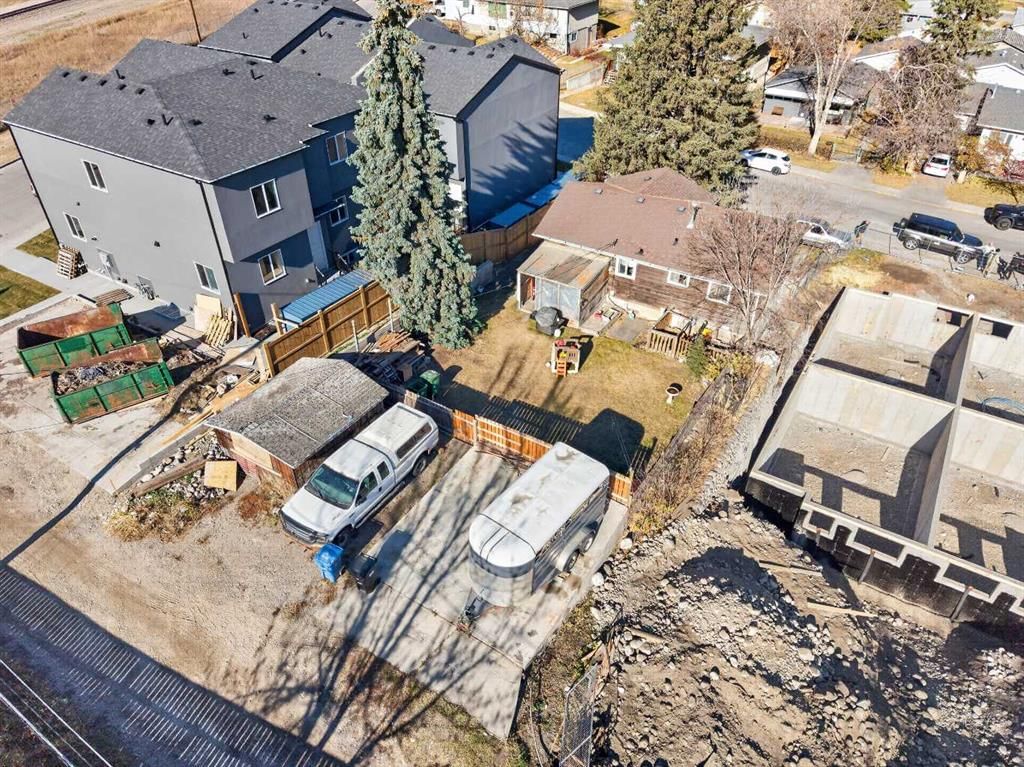 6503 33 Avenue NW, Calgary — photo 4 of 12