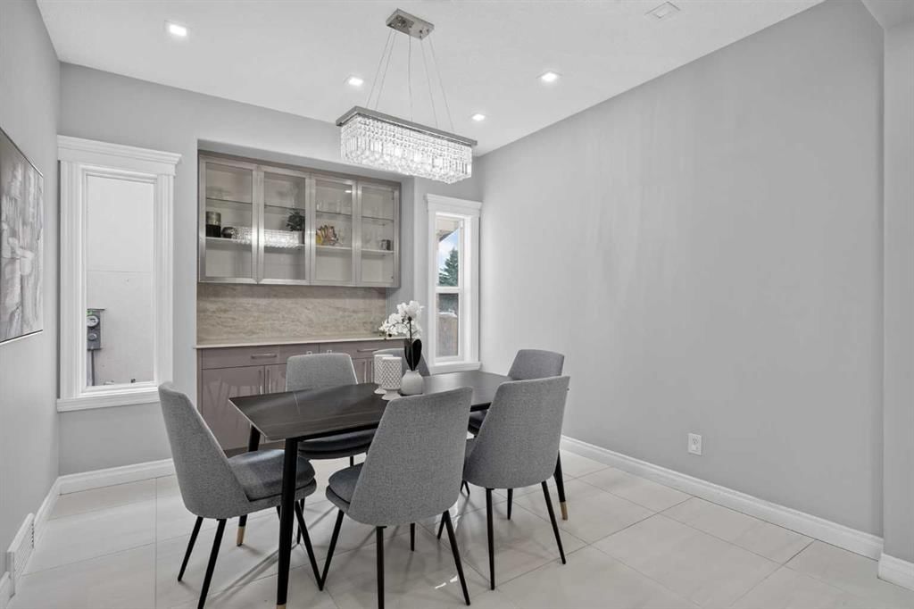 1433 Strathcona Drive SW, Calgary — photo 4 of 39
