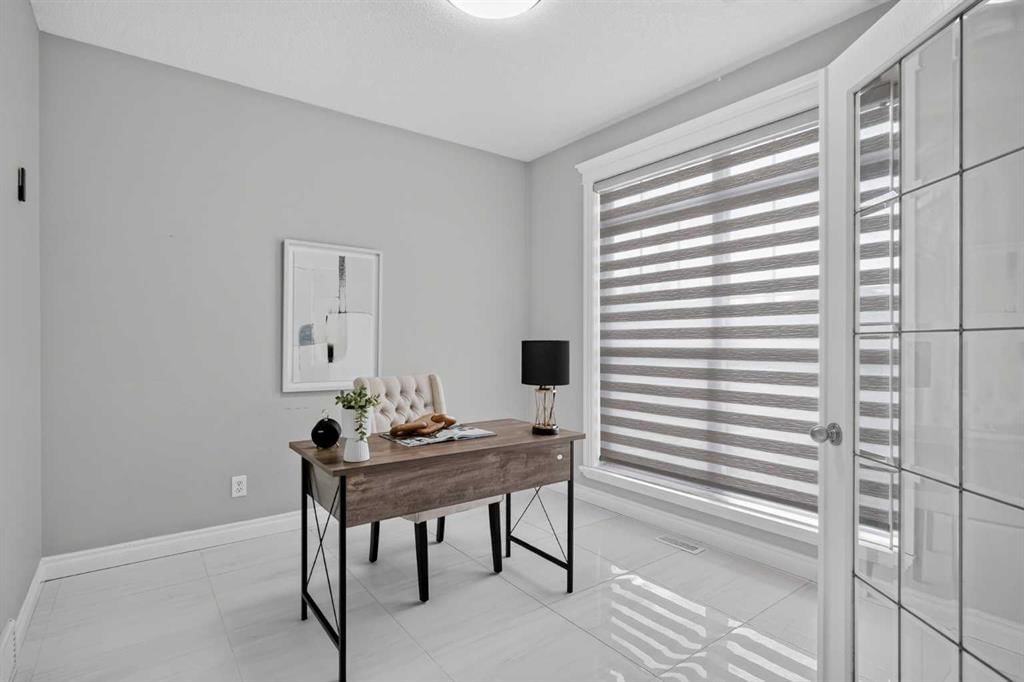 1433 Strathcona Drive SW, Calgary — photo 5 of 39