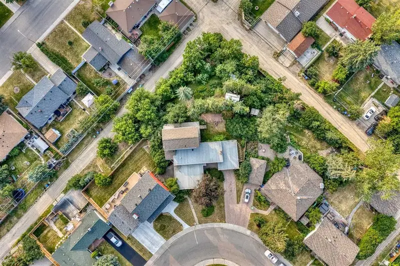 15 Glenview Drive SW, Calgary — main listing photo
