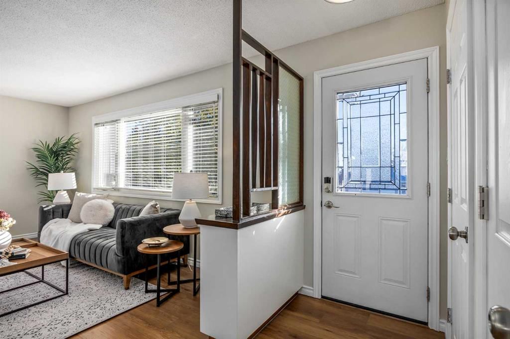 907 Canfield Crescent SW, Calgary — photo 4 of 50