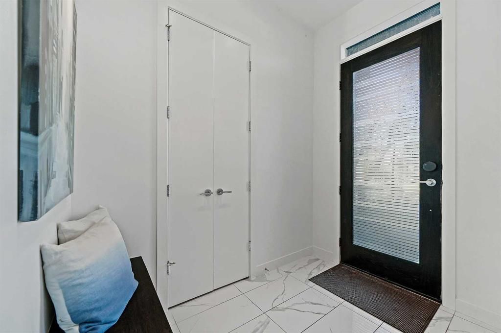 2115 Bowness Road NW, Calgary — photo 3 of 45