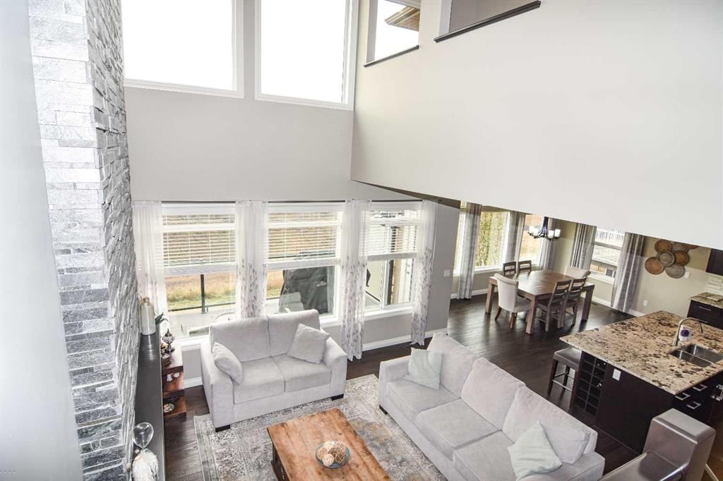32 Evansborough Hill NW, Calgary — photo 4 of 48