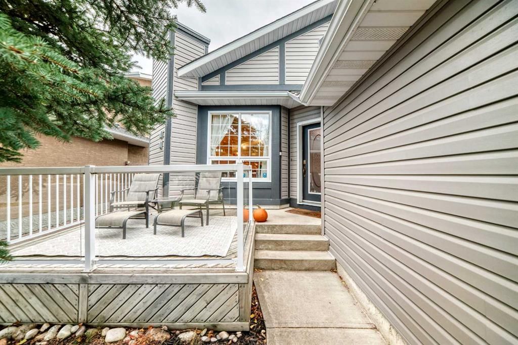 11 Shawbrooke Circle SW, Calgary — photo 2 of 46