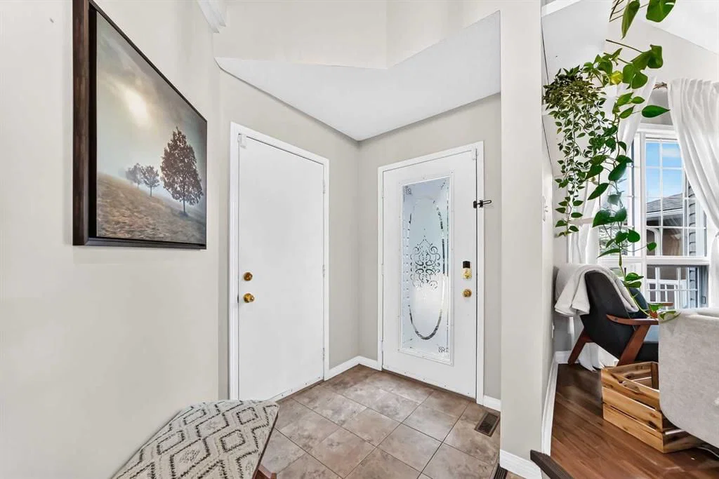 11 Shawbrooke Circle SW, Calgary — photo 3 of 46