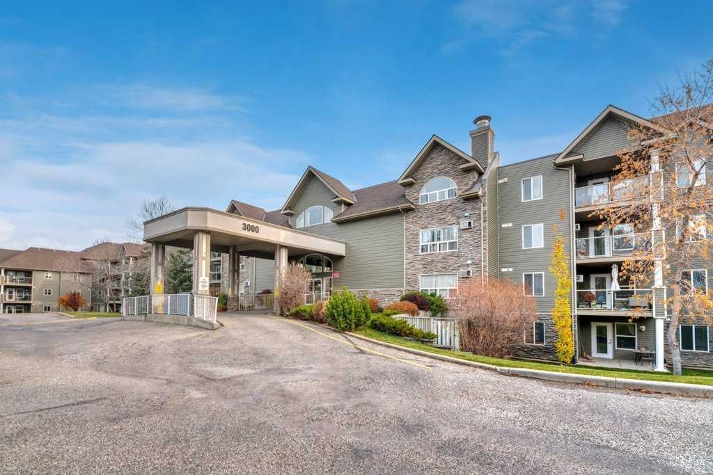 3319, 3000 Millrise Point SW, Calgary — photo 2 of 38