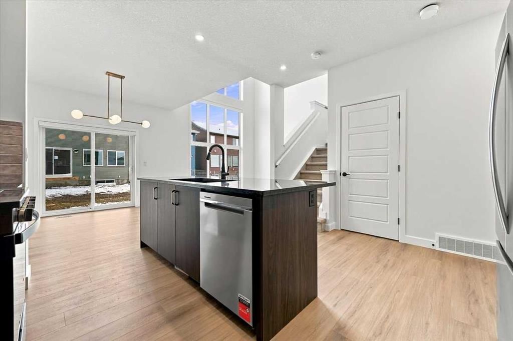 52 Corner Glen Square NE, Calgary — photo 5 of 22