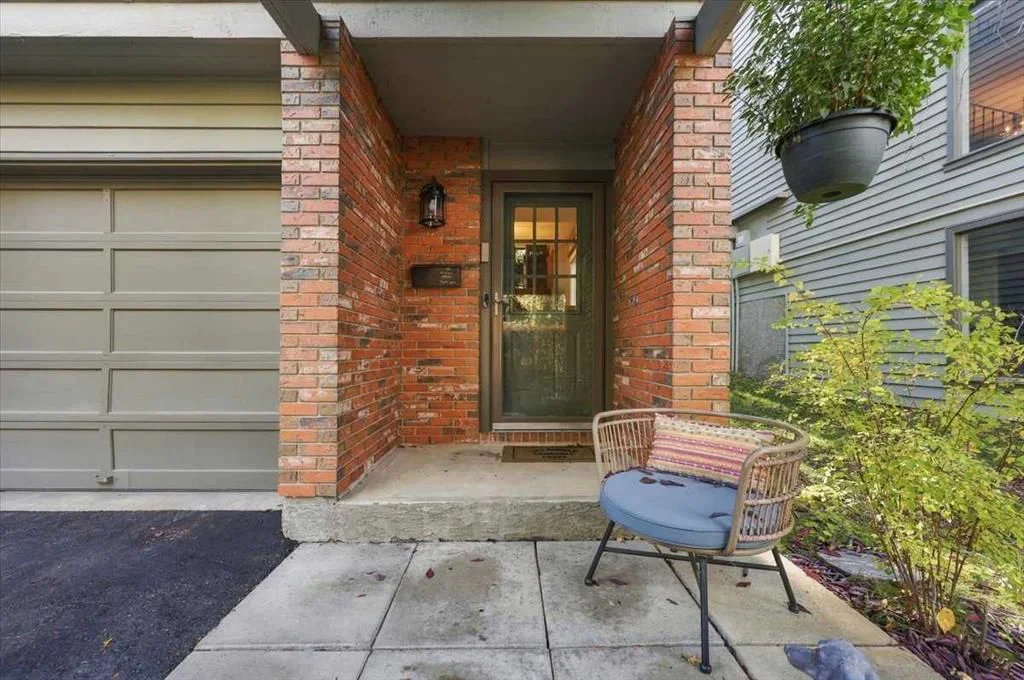 512 Point Mckay Grove NW, Calgary — photo 4 of 50