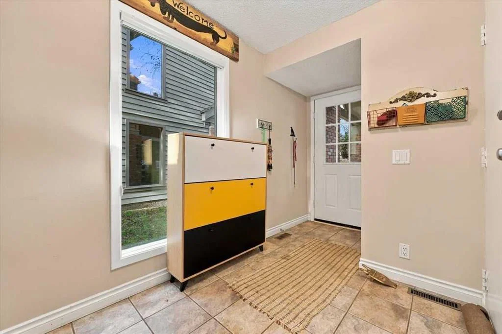 512 Point Mckay Grove NW, Calgary — photo 5 of 50