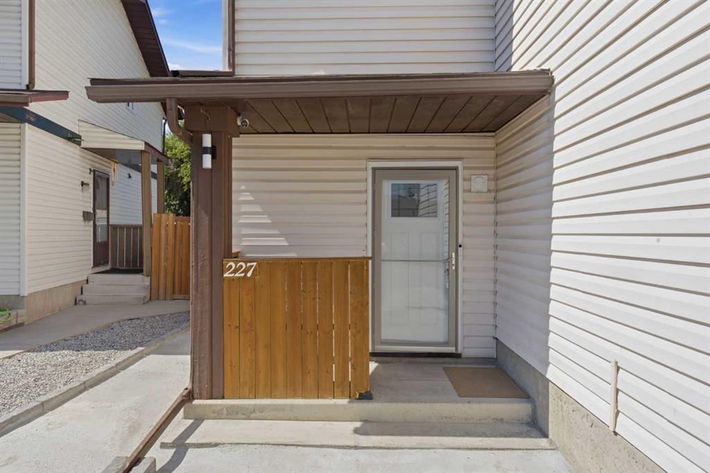 227 Abalone Place NE, Calgary — photo 3 of 34