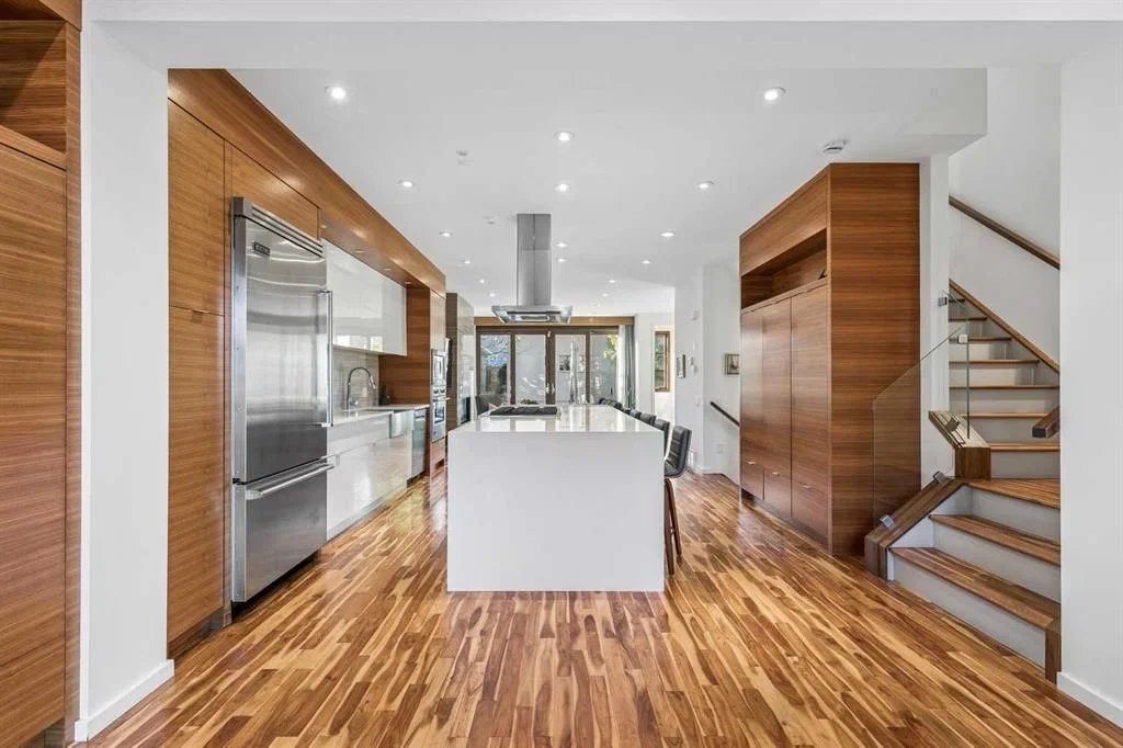 2333 3 Avenue NW, Calgary — photo 5 of 50