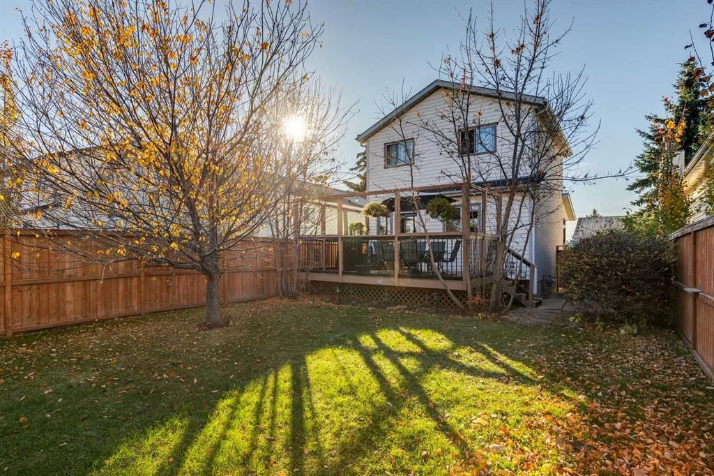 17 Shawglen Court SW, Calgary — photo 2 of 32