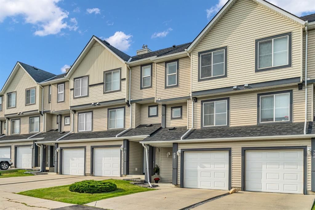 28 Everhollow Way SW, Calgary — main listing photo