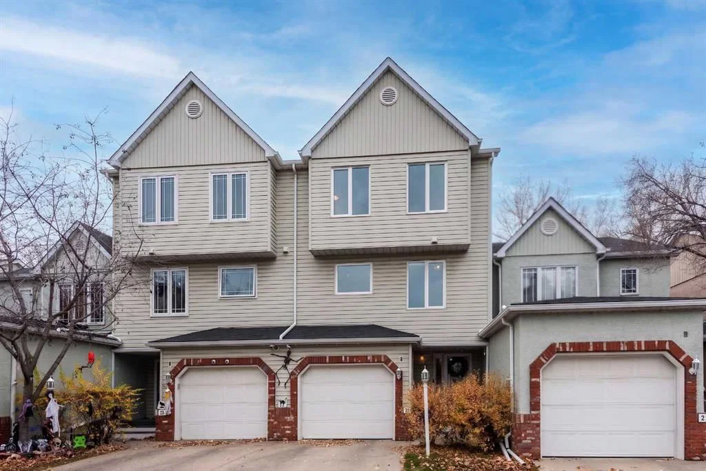 31 Inglewood Cove SE, Calgary — main listing photo