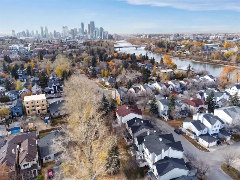 31 Inglewood Cove SE, Calgary — photo 2 of 40