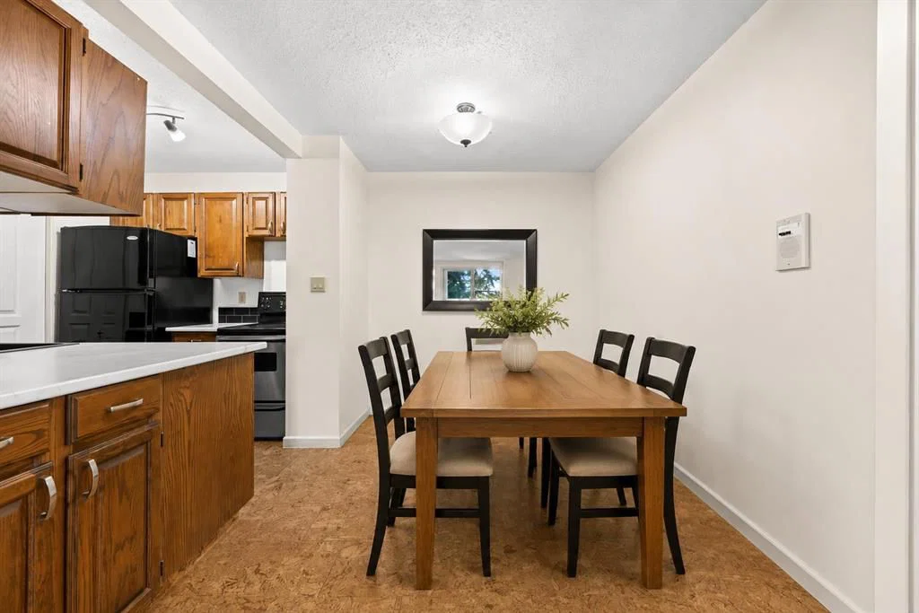 722, 6400 Coach Hill Road SW, Calgary — photo 4 of 18