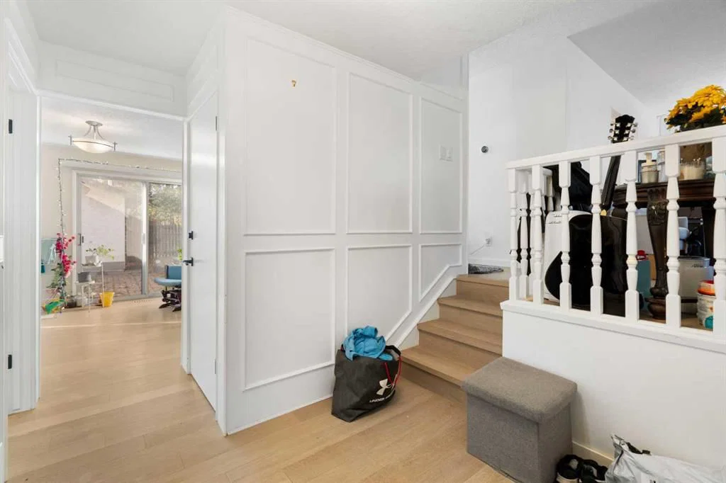 5611 Dalwood Way NW, Calgary — photo 3 of 43