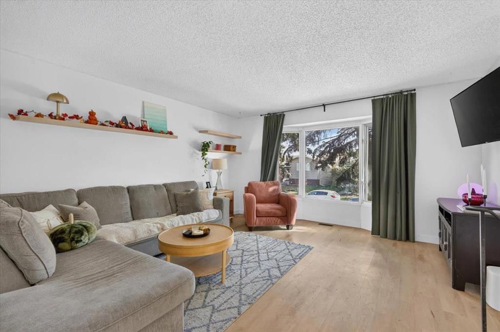 219 Sunvale Crescent SE, Calgary — photo 3 of 24