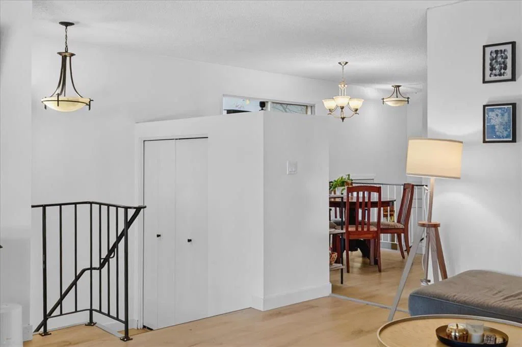219 Sunvale Crescent SE, Calgary — photo 5 of 24