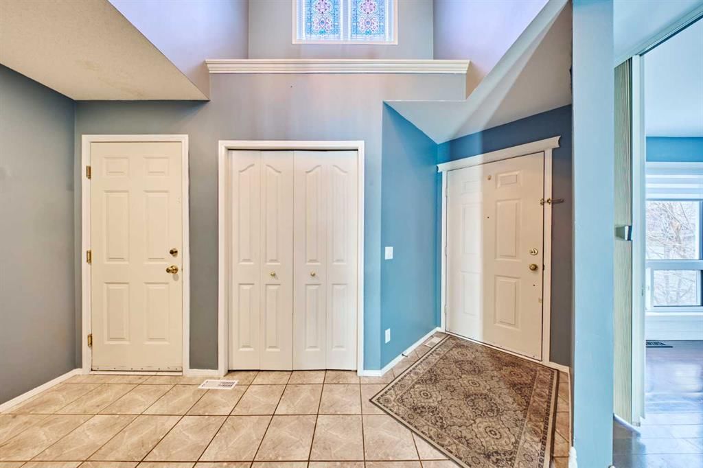 65 Somerglen Park SW, Calgary — photo 3 of 50