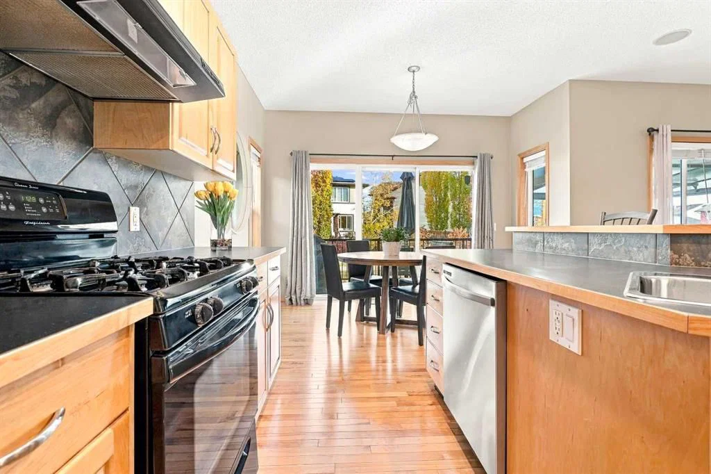 112 Eversyde Way SW, Calgary — photo 3 of 40
