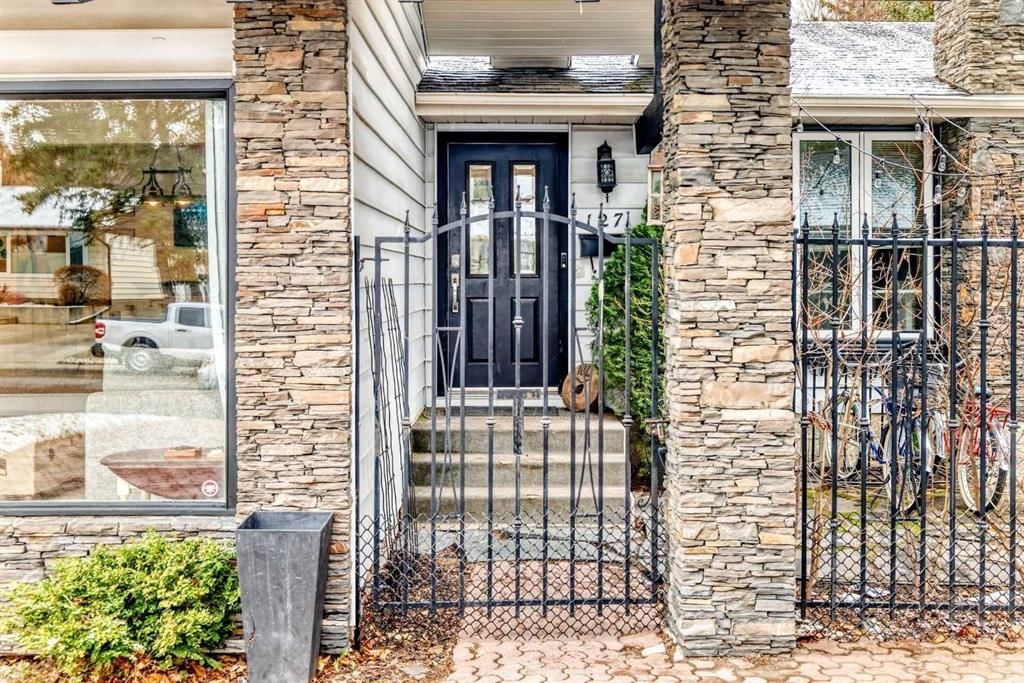 127 Dalcastle Close NW, Calgary — photo 3 of 50