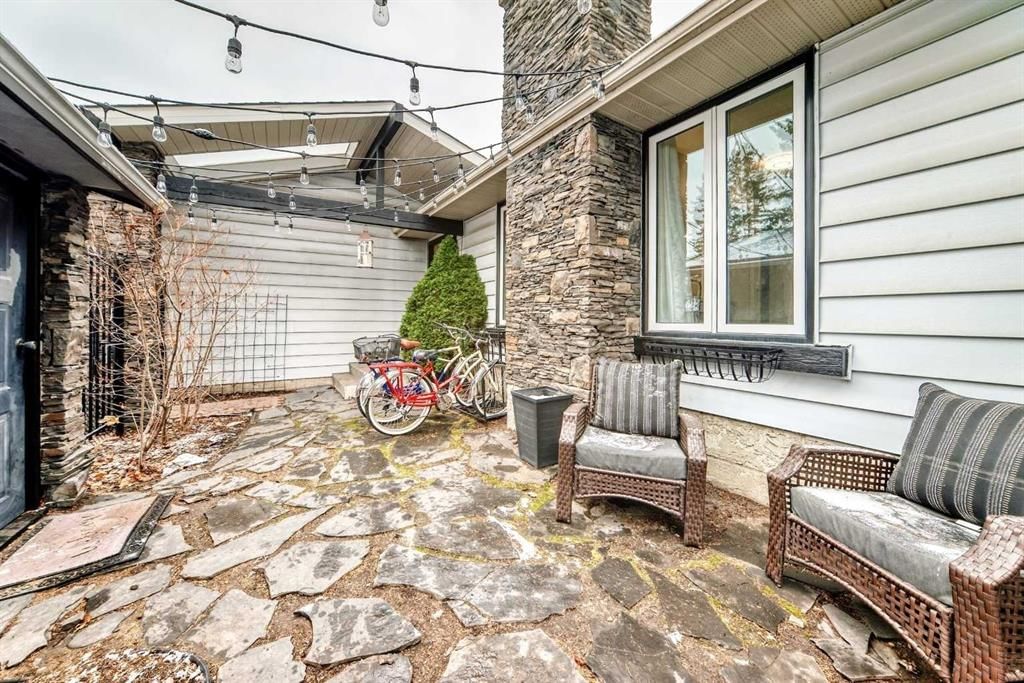 127 Dalcastle Close NW, Calgary — photo 4 of 50