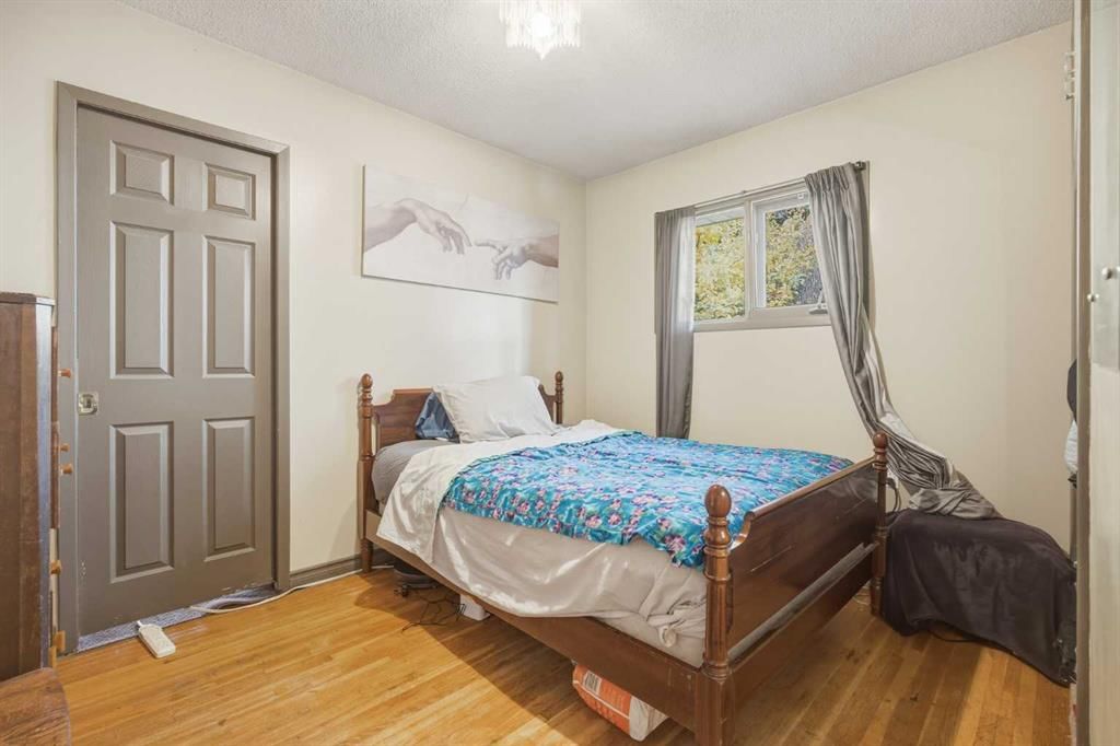 31 Hendon Place NW, Calgary — photo 4 of 19