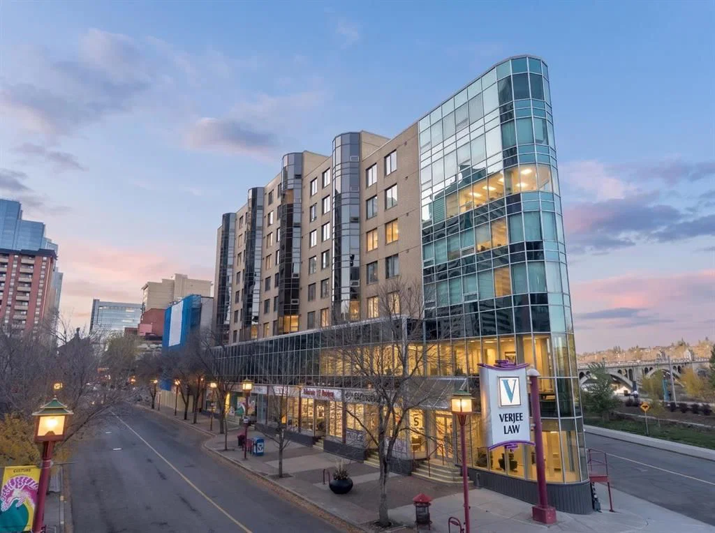 404, 128 2 Avenue SE, Calgary — main listing photo