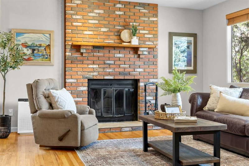 30 Gateway Drive SW, Calgary — main listing photo