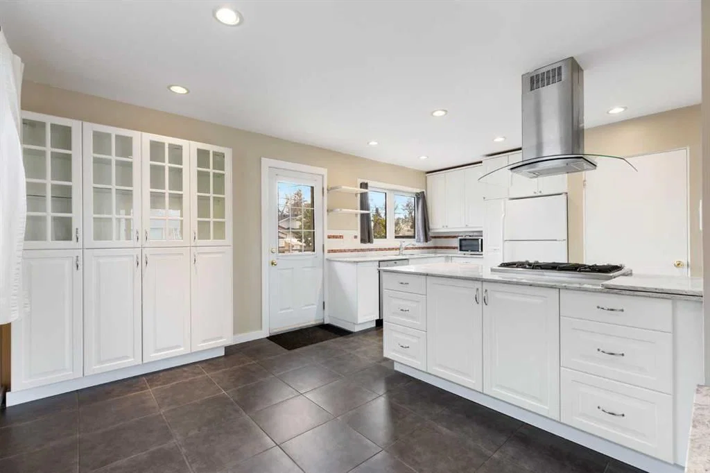 103 Franklin Drive SE, Calgary — photo 5 of 44