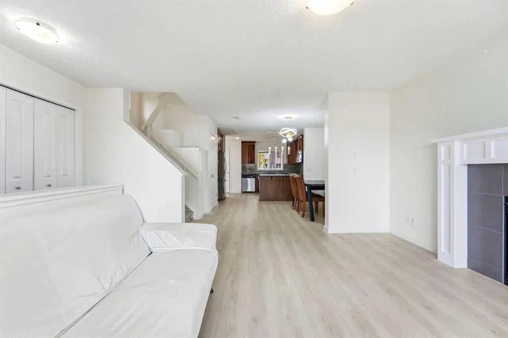 96 Copperpond Rise SE, Calgary — photo 4 of 38