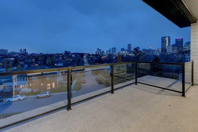 710 Bridge Crescent NE, Calgary — photo 3 of 42