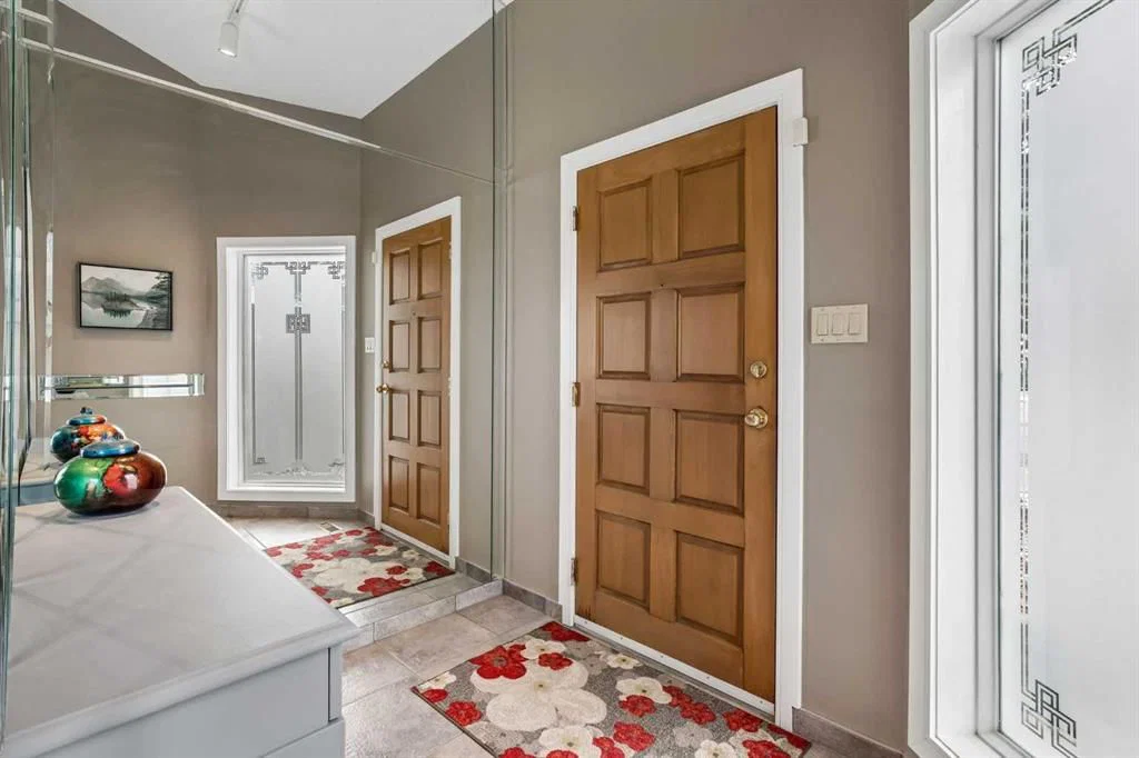 111 Hawksbrow Drive NW, Calgary — photo 3 of 46