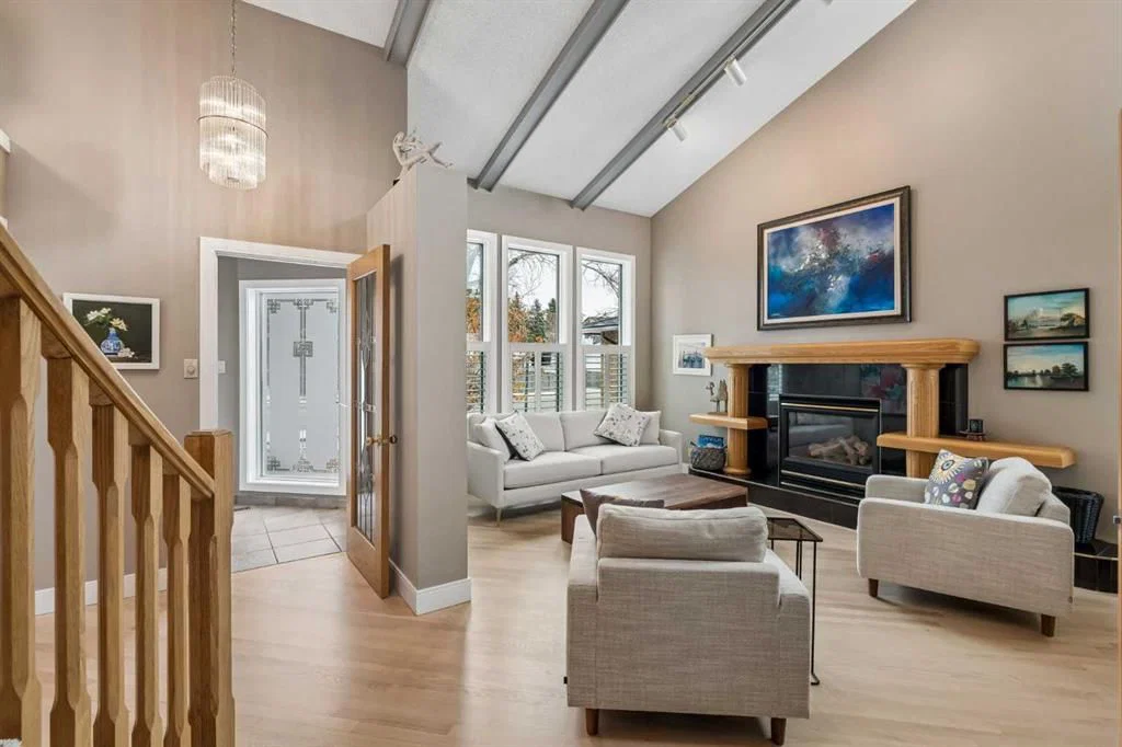 111 Hawksbrow Drive NW, Calgary — photo 4 of 46