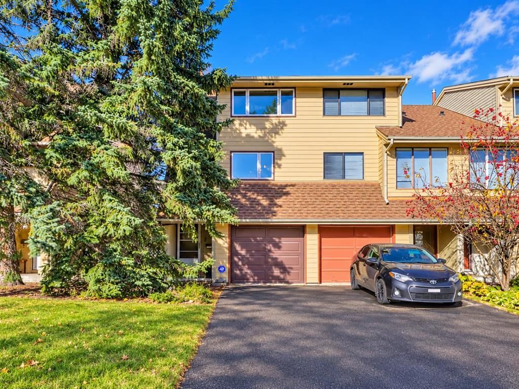 302 Woodvale Crescent SW, Calgary — main listing photo