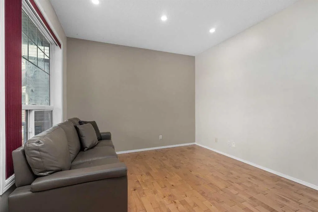 21 Citadel Meadow Close NW, Calgary — photo 3 of 43