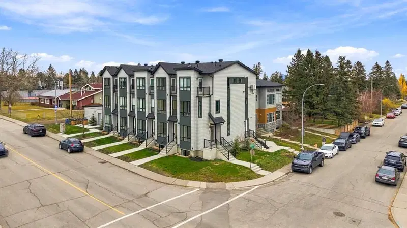 #107, 3550 45 Street SW, Calgary — photo 2 of 40