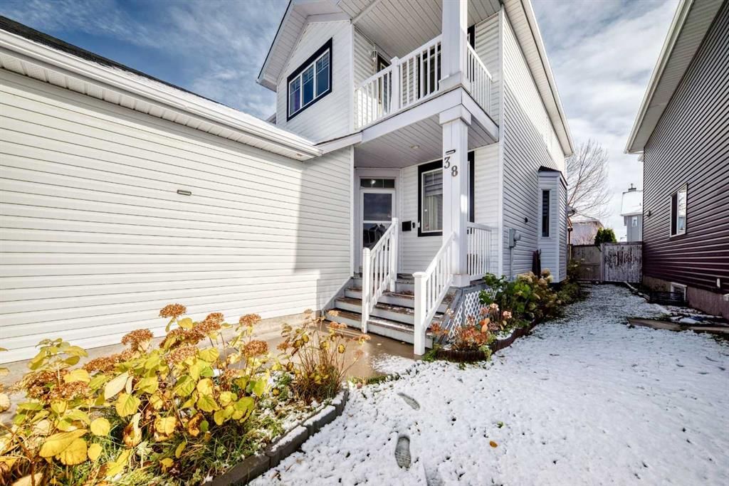 38 Coral Reef Crescent NE, Calgary — photo 2 of 49