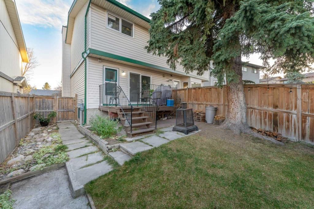 77 Strathcona Crescent SW, Calgary — photo 2 of 33