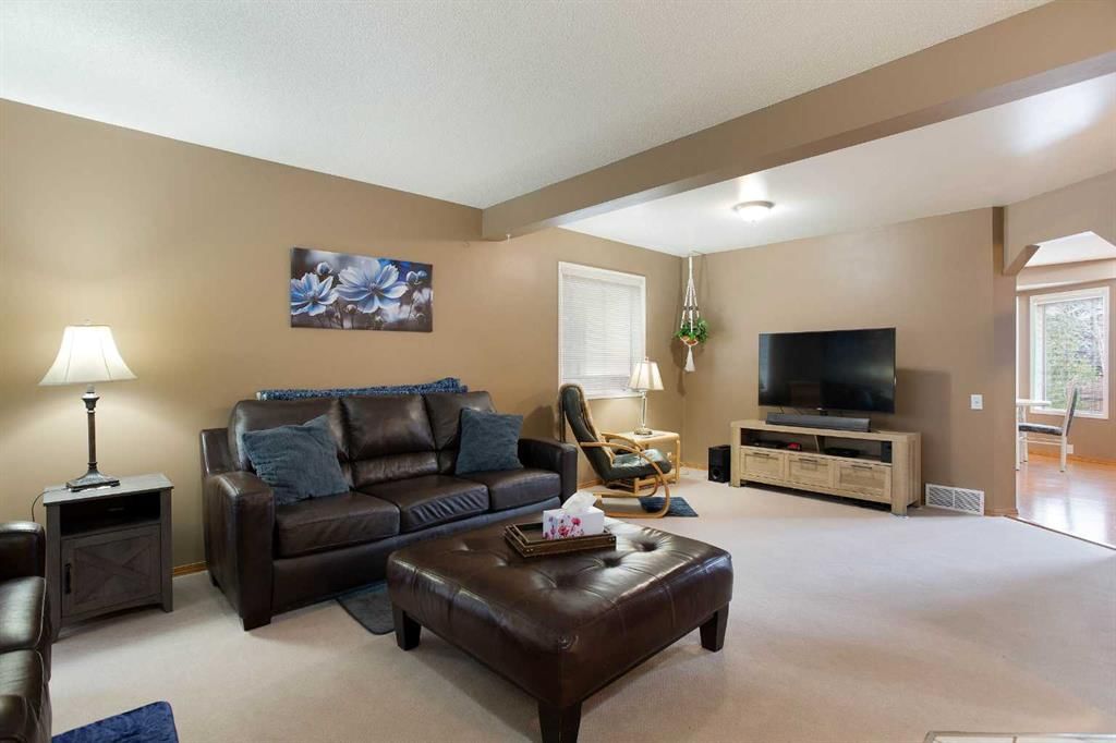 124 Del Ray Close NE, Calgary — photo 3 of 41