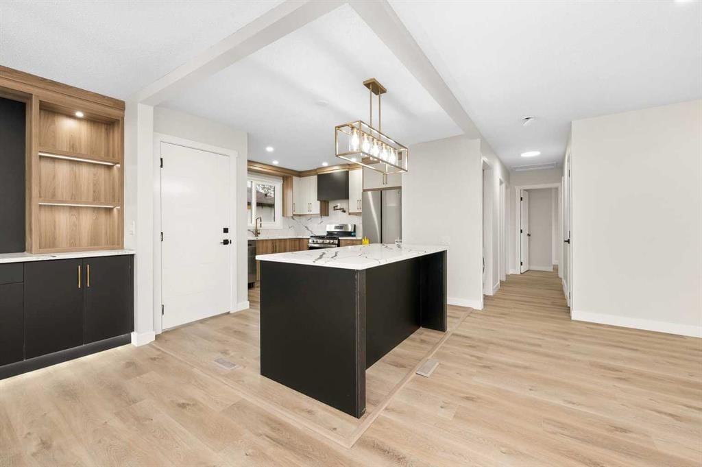 940 38 Street NE, Calgary — photo 3 of 44
