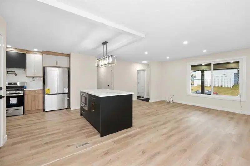 940 38 Street NE, Calgary — photo 4 of 44