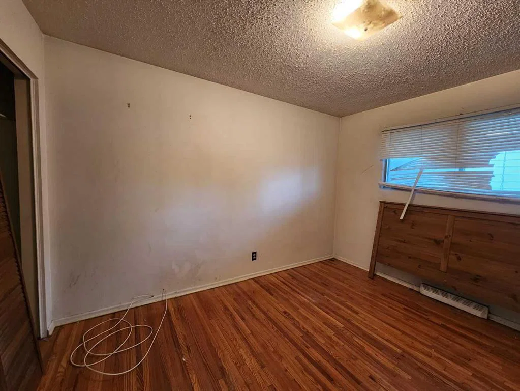 3828 19 Street NW, Calgary — photo 3 of 7