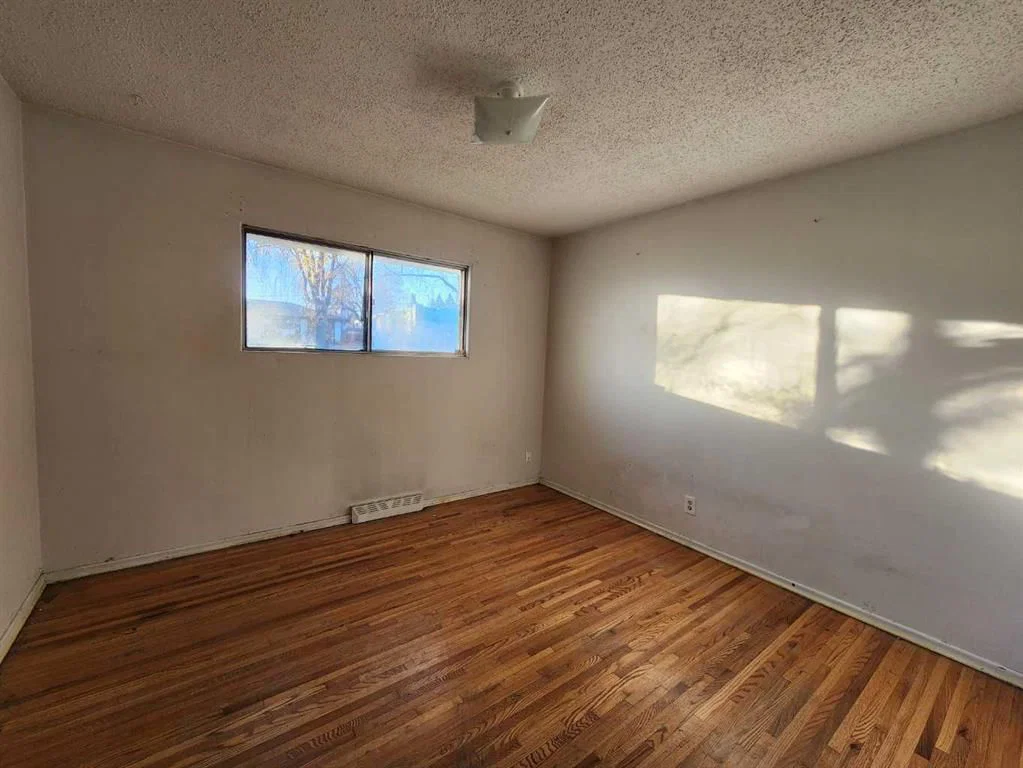 3828 19 Street NW, Calgary — photo 4 of 7