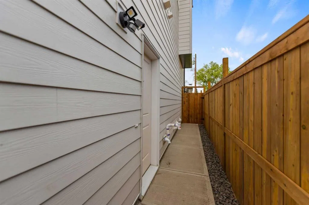 4651 79 Street NW, Calgary — photo 4 of 45