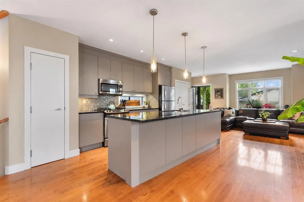 5012 20 Street SW, Calgary — photo 2 of 50