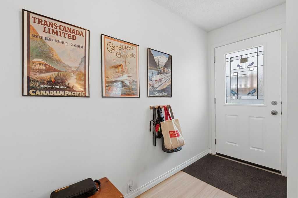 6 Bermuda Lane NW, Calgary — photo 2 of 42