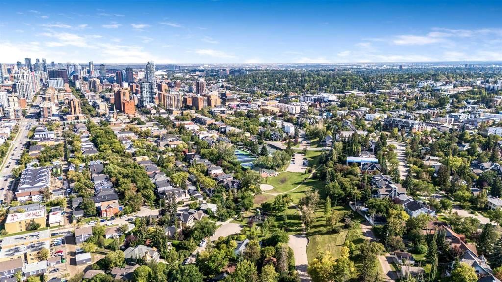 309 Sharon Avenue SW, Calgary — photo 5 of 17